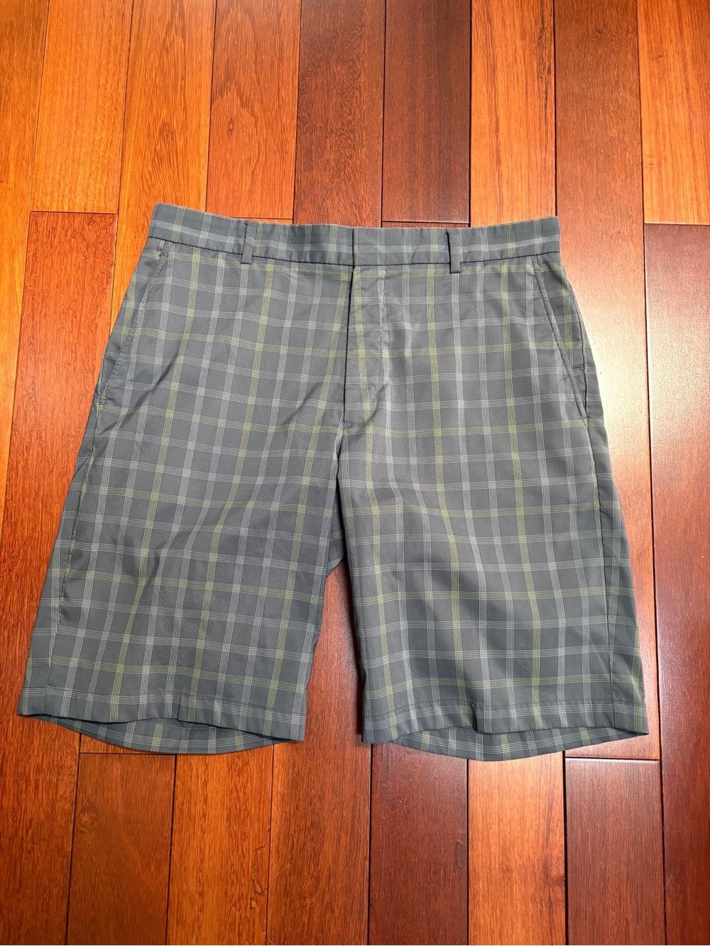 Walter Hagen Gray Plaid Performance Shorts with Olive Windowpane